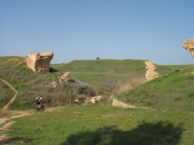 Bike Riding near Tel Chezi