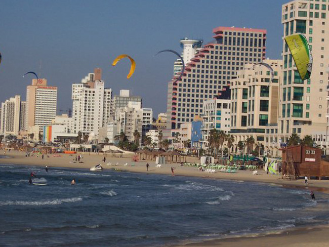 Kite surfing at Tel Aviv beach