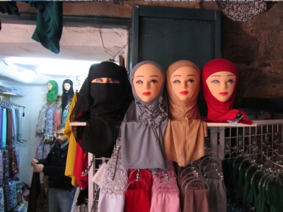 Choose your headcovering style in the Moslem Quarter